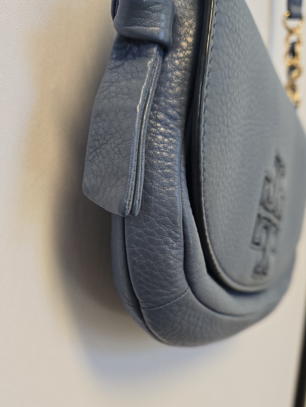 EUC Tory Burch Slate Blue Pebbled Leather Crossbody with Gold Chain - Picture 4 of 13
